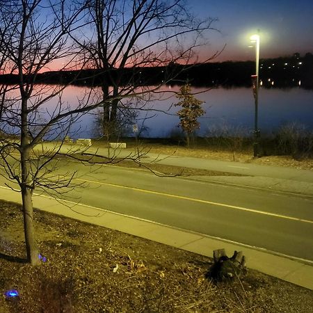 Kokomo Inn Bed And Breakfast Ottawa-Gatineau'S Only Tropical Riverfront B&B On The National Capital Cycling Pathway Route Verte #1 - For Adults Only - Chambre D'Hotes Tropical Aux Berges Des Outaouais Bnb #17542O ภายนอก รูปภาพ