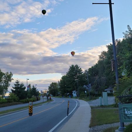 Kokomo Inn Bed And Breakfast Ottawa-Gatineau'S Only Tropical Riverfront B&B On The National Capital Cycling Pathway Route Verte #1 - For Adults Only - Chambre D'Hotes Tropical Aux Berges Des Outaouais Bnb #17542O ภายนอก รูปภาพ