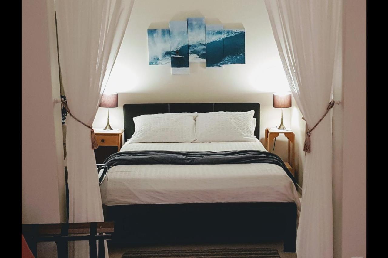 Kokomo Inn Bed And Breakfast Ottawa-Gatineau'S Only Tropical Riverfront B&B On The National Capital Cycling Pathway Route Verte #1 - For Adults Only - Chambre D'Hotes Tropical Aux Berges Des Outaouais Bnb #17542O ภายนอก รูปภาพ