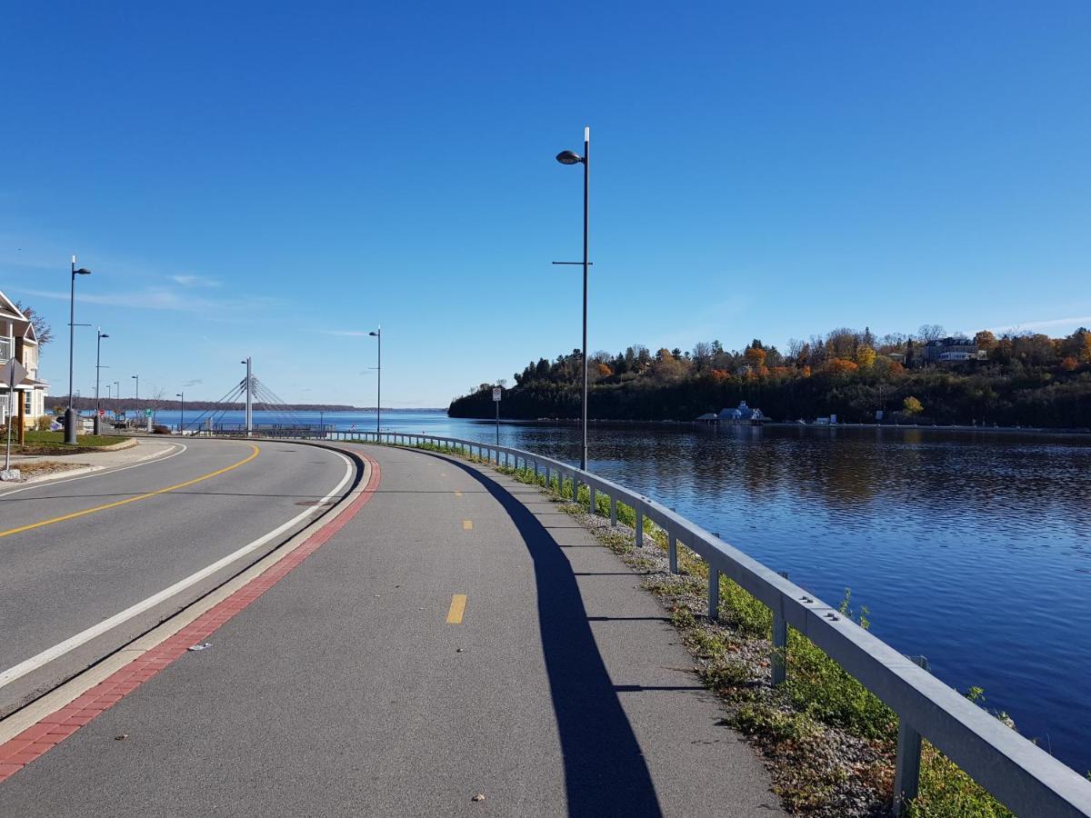 Kokomo Inn Bed And Breakfast Ottawa-Gatineau'S Only Tropical Riverfront B&B On The National Capital Cycling Pathway Route Verte #1 - For Adults Only - Chambre D'Hotes Tropical Aux Berges Des Outaouais Bnb #17542O ภายนอก รูปภาพ