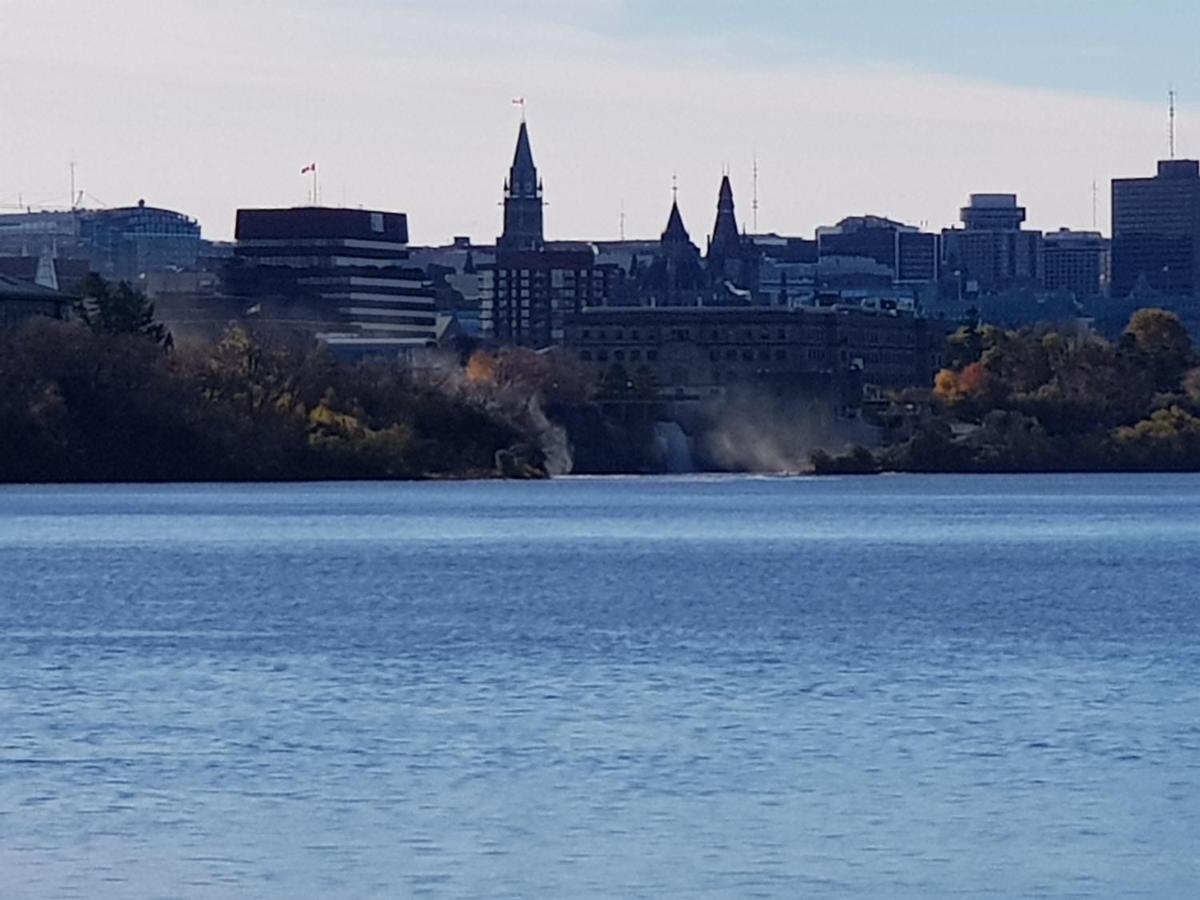 Kokomo Inn Bed And Breakfast Ottawa-Gatineau'S Only Tropical Riverfront B&B On The National Capital Cycling Pathway Route Verte #1 - For Adults Only - Chambre D'Hotes Tropical Aux Berges Des Outaouais Bnb #17542O ภายนอก รูปภาพ