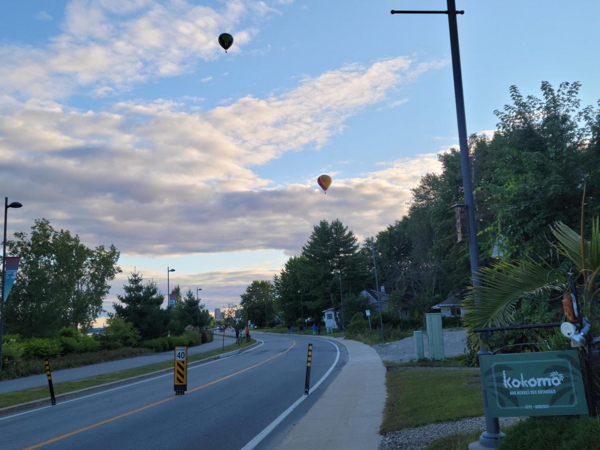 Kokomo Inn Bed And Breakfast Ottawa-Gatineau'S Only Tropical Riverfront B&B On The National Capital Cycling Pathway Route Verte #1 - For Adults Only - Chambre D'Hotes Tropical Aux Berges Des Outaouais Bnb #17542O ภายนอก รูปภาพ