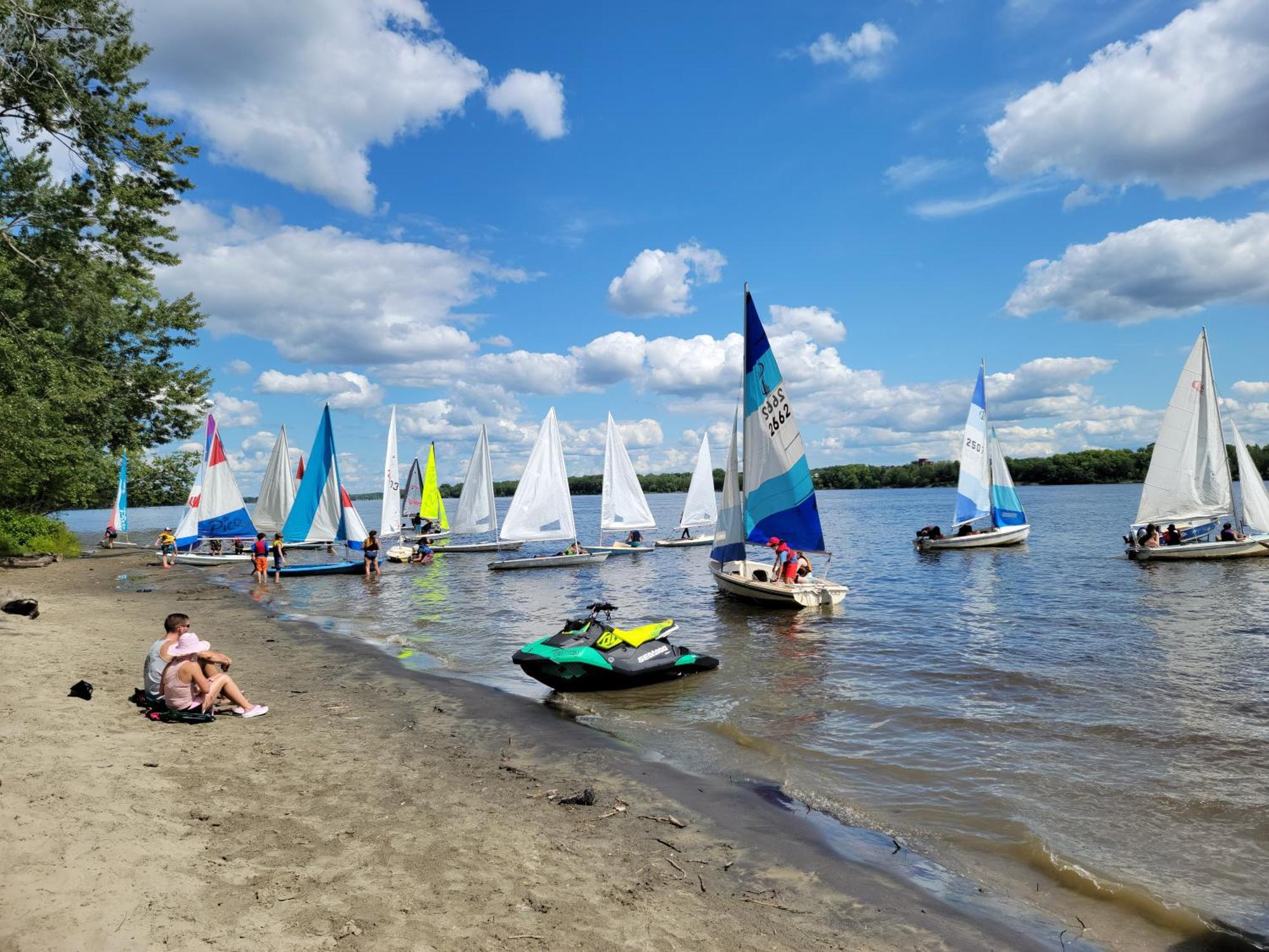 Kokomo Inn Bed And Breakfast Ottawa-Gatineau'S Only Tropical Riverfront B&B On The National Capital Cycling Pathway Route Verte #1 - For Adults Only - Chambre D'Hotes Tropical Aux Berges Des Outaouais Bnb #17542O ภายนอก รูปภาพ