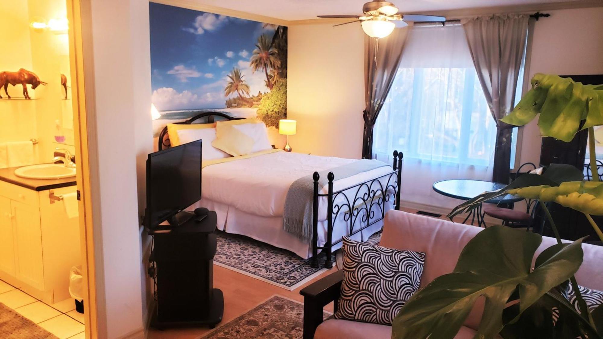 Kokomo Inn Bed And Breakfast Ottawa-Gatineau'S Only Tropical Riverfront B&B On The National Capital Cycling Pathway Route Verte #1 - For Adults Only - Chambre D'Hotes Tropical Aux Berges Des Outaouais Bnb #17542O ภายนอก รูปภาพ