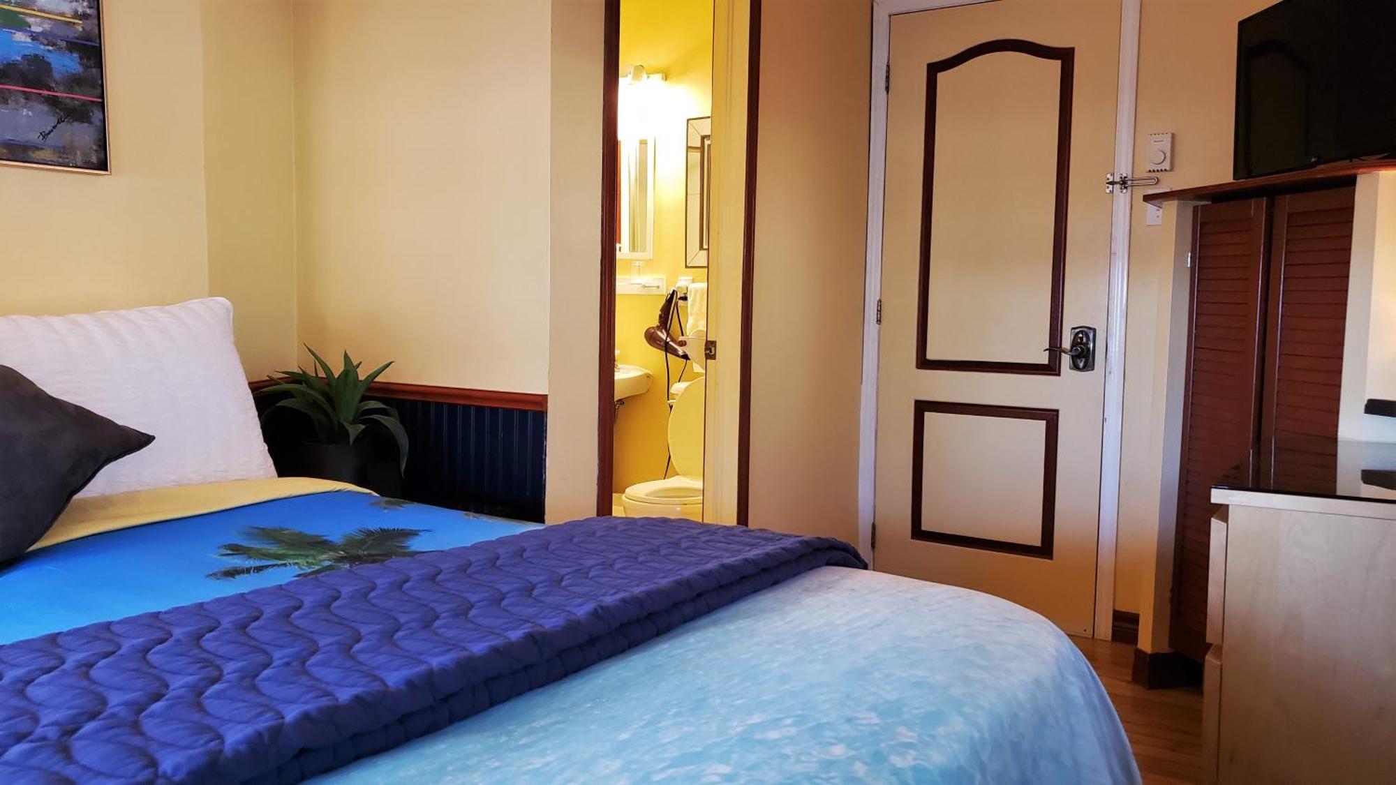 Kokomo Inn Bed And Breakfast Ottawa-Gatineau'S Only Tropical Riverfront B&B On The National Capital Cycling Pathway Route Verte #1 - For Adults Only - Chambre D'Hotes Tropical Aux Berges Des Outaouais Bnb #17542O ห้อง รูปภาพ