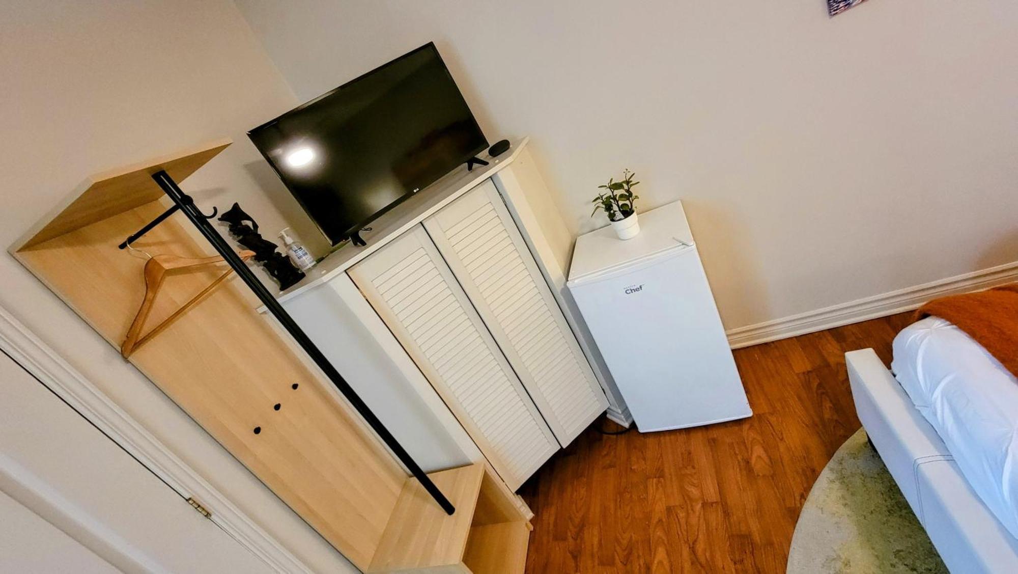 Kokomo Inn Bed And Breakfast Ottawa-Gatineau'S Only Tropical Riverfront B&B On The National Capital Cycling Pathway Route Verte #1 - For Adults Only - Chambre D'Hotes Tropical Aux Berges Des Outaouais Bnb #17542O ห้อง รูปภาพ