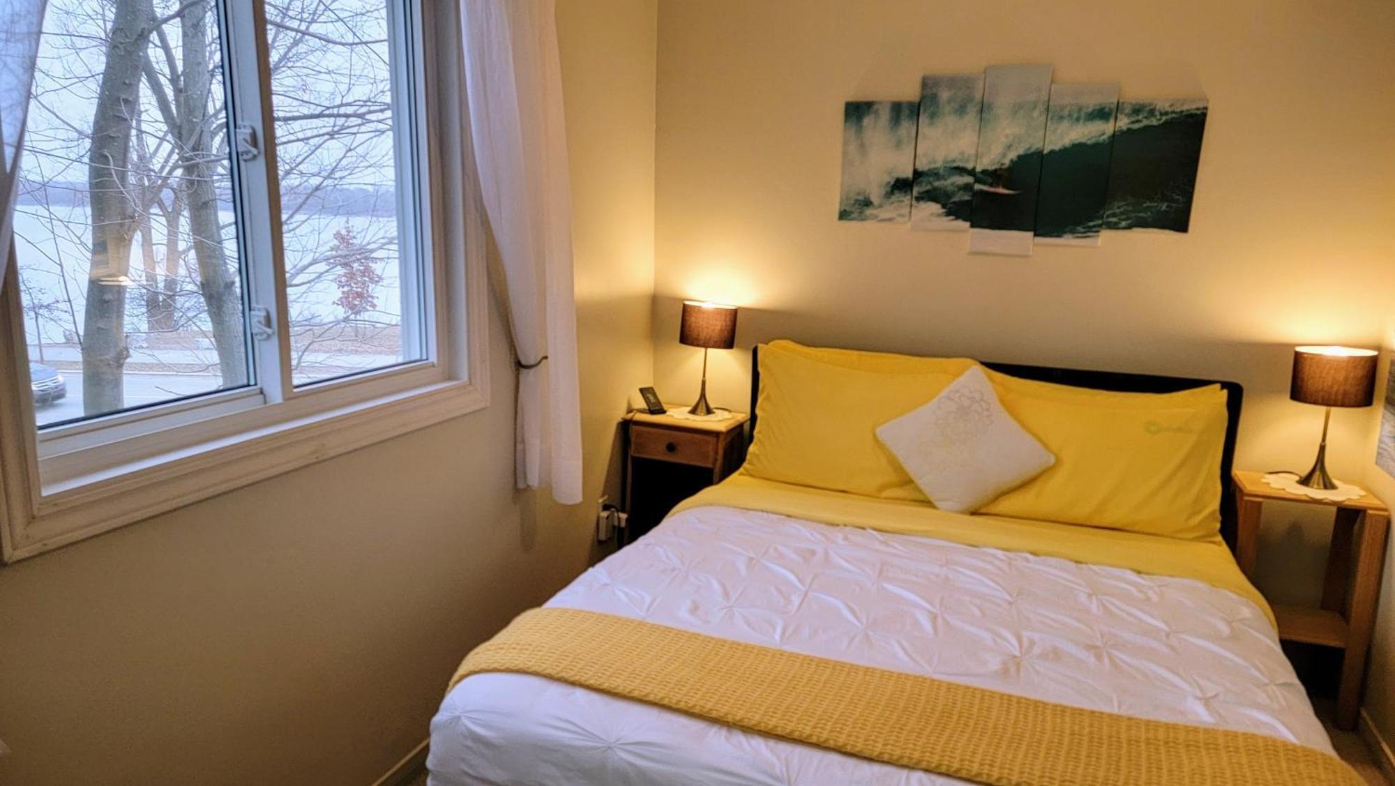 Kokomo Inn Bed And Breakfast Ottawa-Gatineau'S Only Tropical Riverfront B&B On The National Capital Cycling Pathway Route Verte #1 - For Adults Only - Chambre D'Hotes Tropical Aux Berges Des Outaouais Bnb #17542O ห้อง รูปภาพ