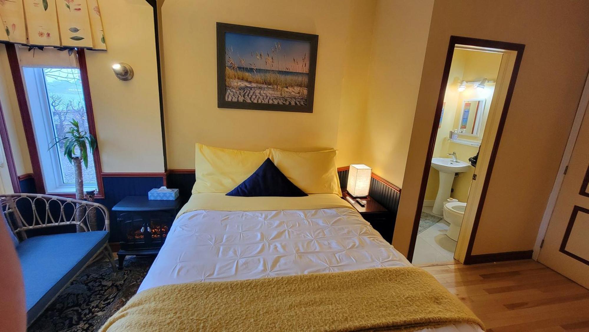 Kokomo Inn Bed And Breakfast Ottawa-Gatineau'S Only Tropical Riverfront B&B On The National Capital Cycling Pathway Route Verte #1 - For Adults Only - Chambre D'Hotes Tropical Aux Berges Des Outaouais Bnb #17542O ห้อง รูปภาพ