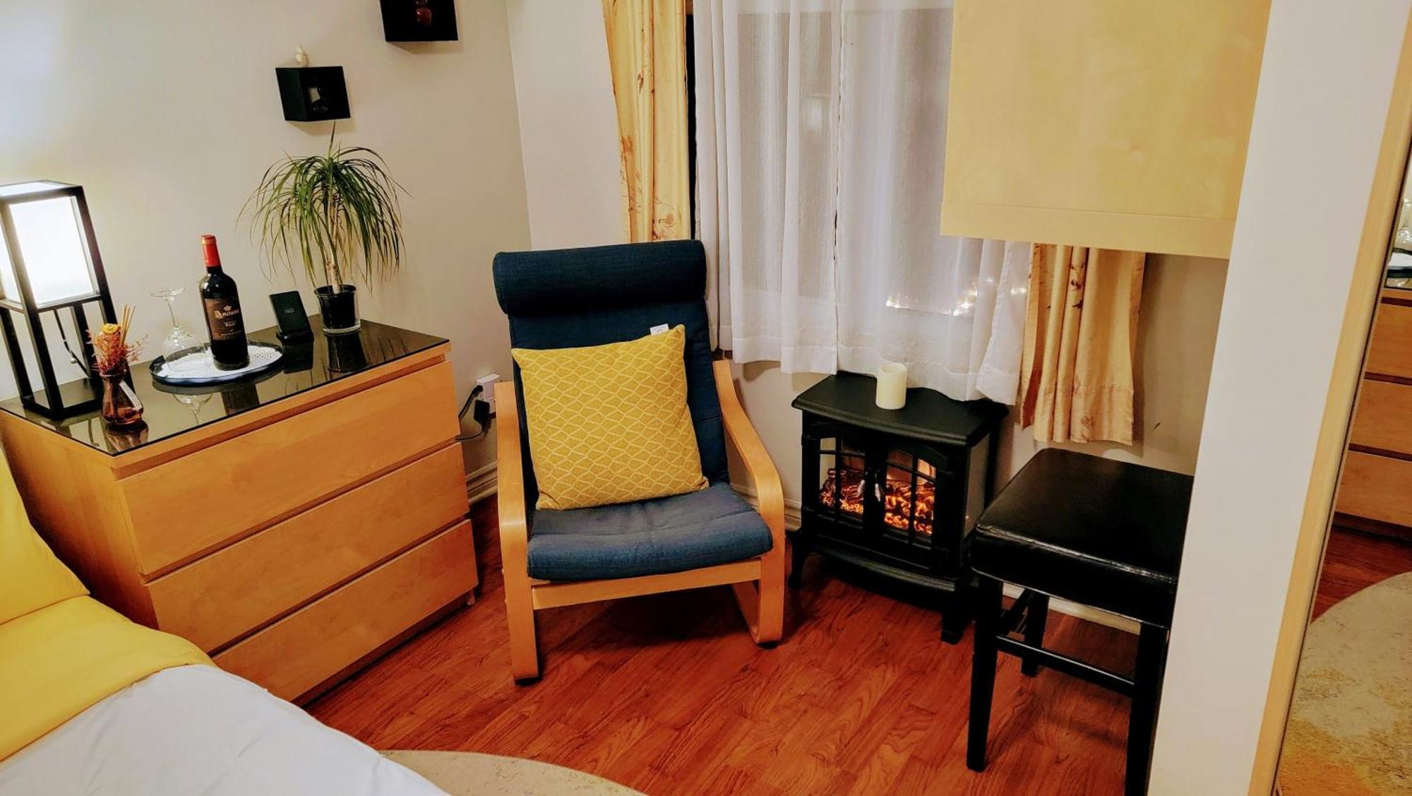 Kokomo Inn Bed And Breakfast Ottawa-Gatineau'S Only Tropical Riverfront B&B On The National Capital Cycling Pathway Route Verte #1 - For Adults Only - Chambre D'Hotes Tropical Aux Berges Des Outaouais Bnb #17542O ห้อง รูปภาพ