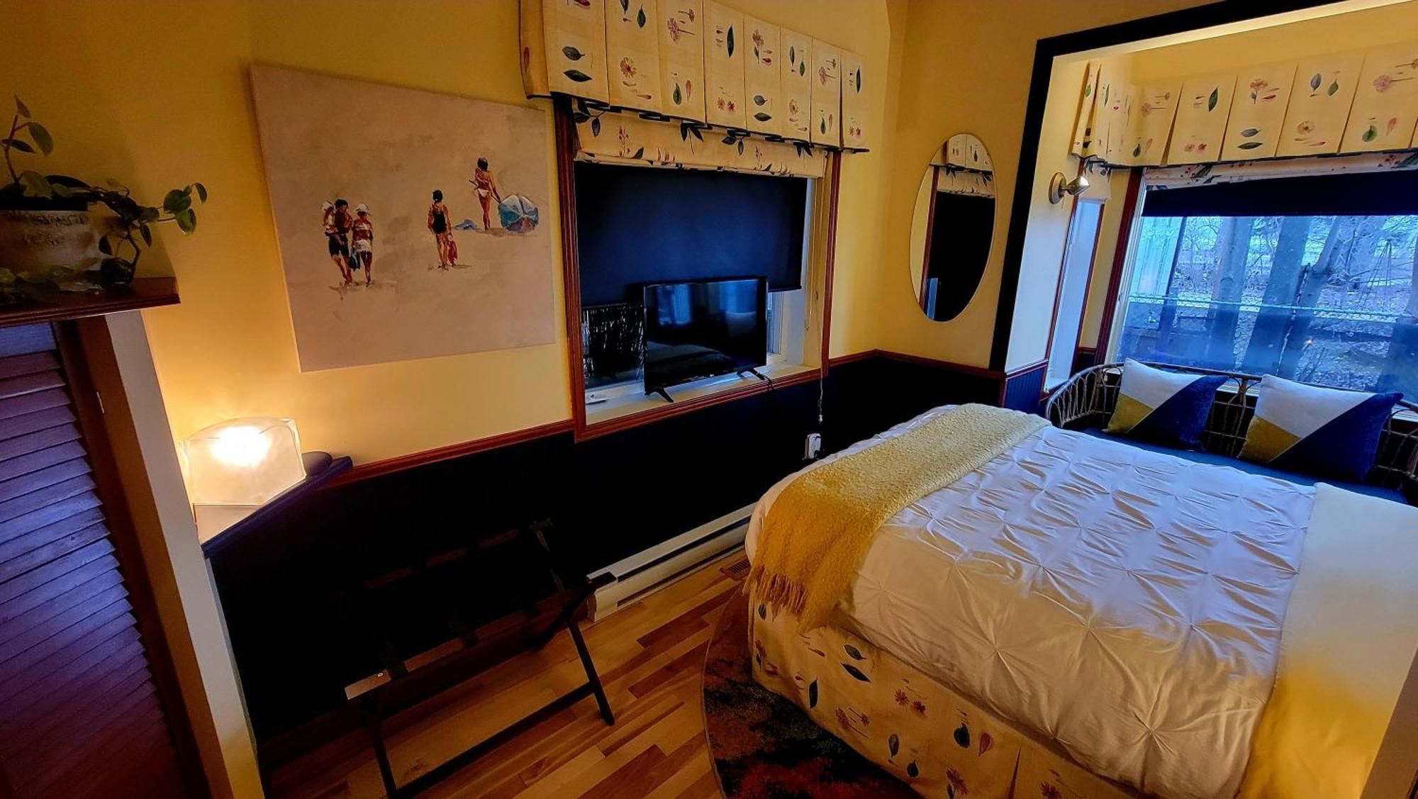 Kokomo Inn Bed And Breakfast Ottawa-Gatineau'S Only Tropical Riverfront B&B On The National Capital Cycling Pathway Route Verte #1 - For Adults Only - Chambre D'Hotes Tropical Aux Berges Des Outaouais Bnb #17542O ห้อง รูปภาพ