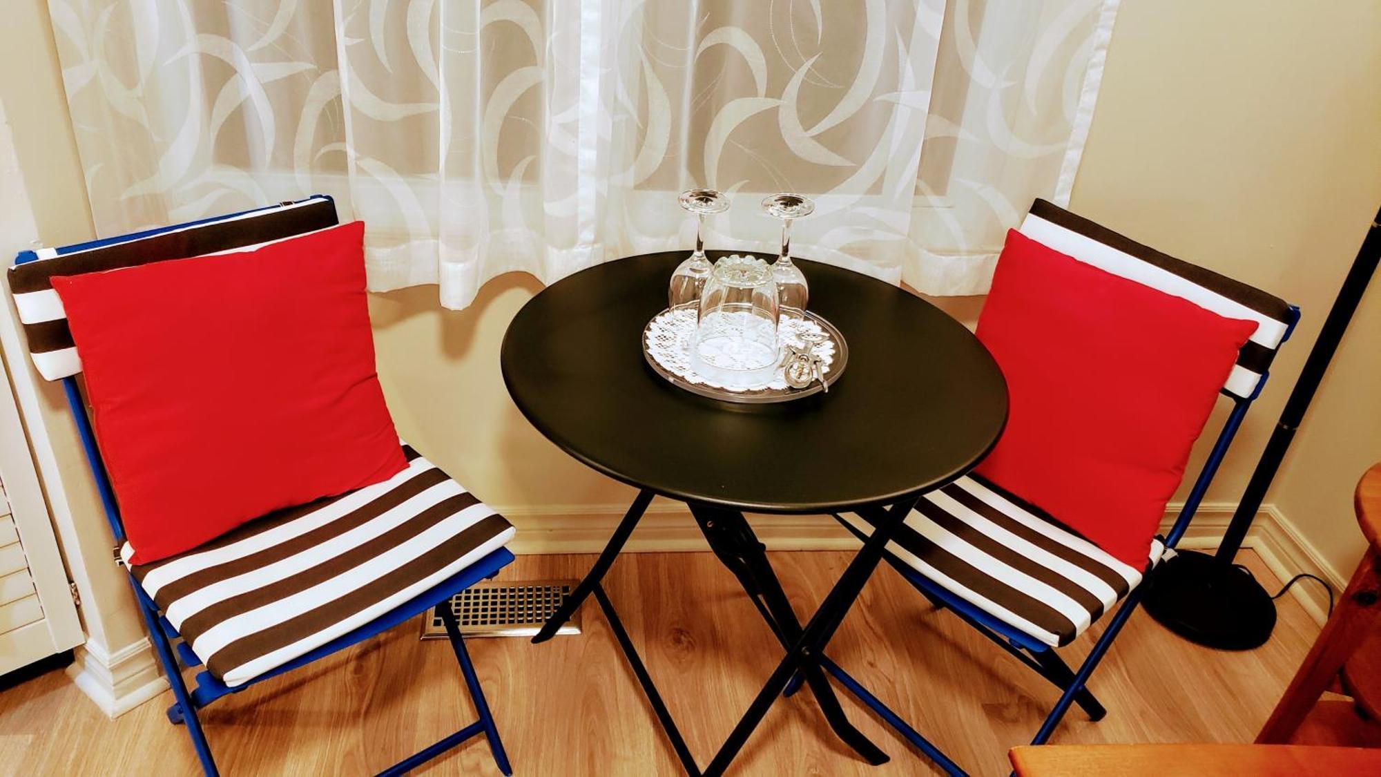 Kokomo Inn Bed And Breakfast Ottawa-Gatineau'S Only Tropical Riverfront B&B On The National Capital Cycling Pathway Route Verte #1 - For Adults Only - Chambre D'Hotes Tropical Aux Berges Des Outaouais Bnb #17542O ห้อง รูปภาพ